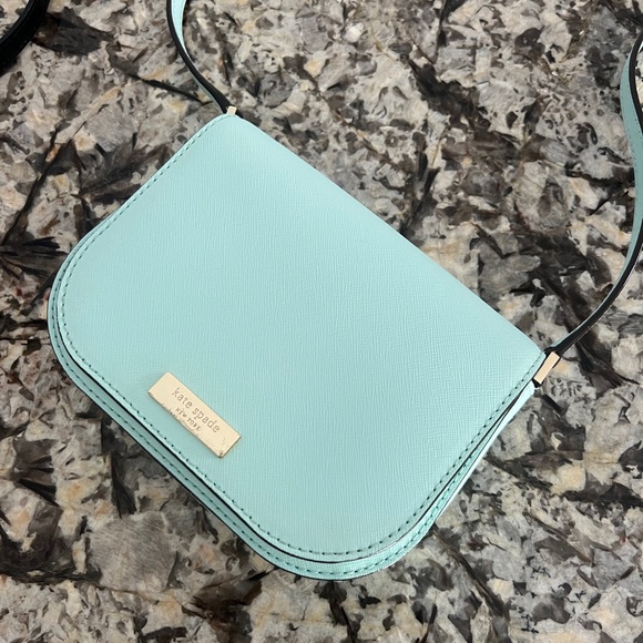 Kate spade lovely small crossbody light aqua bag! Fun for spring and summer - Picture 4 of 4